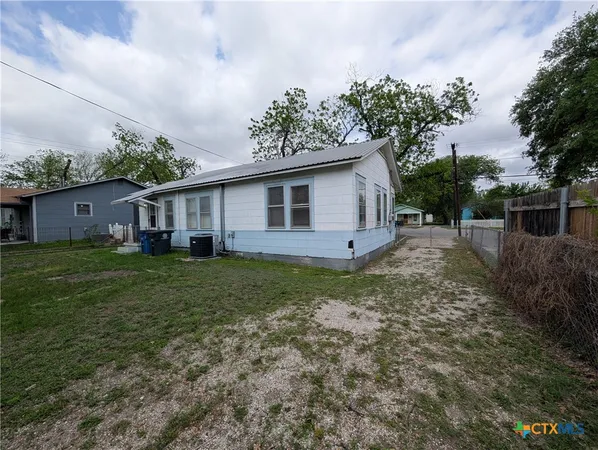 $1,595 | 1185 West Mill Street, New Braunfels, TX 78130