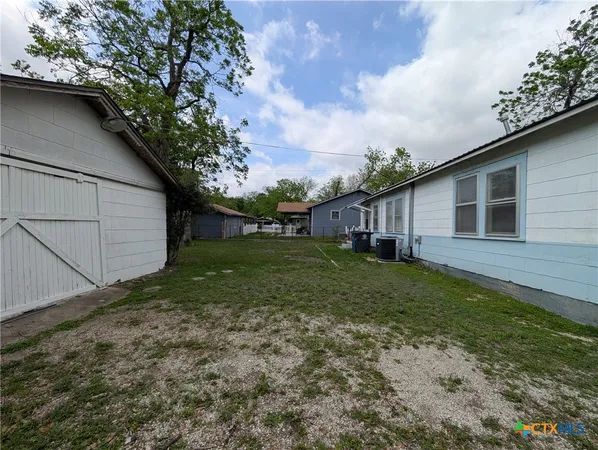 $1,595 | 1185 West Mill Street, New Braunfels, TX 78130