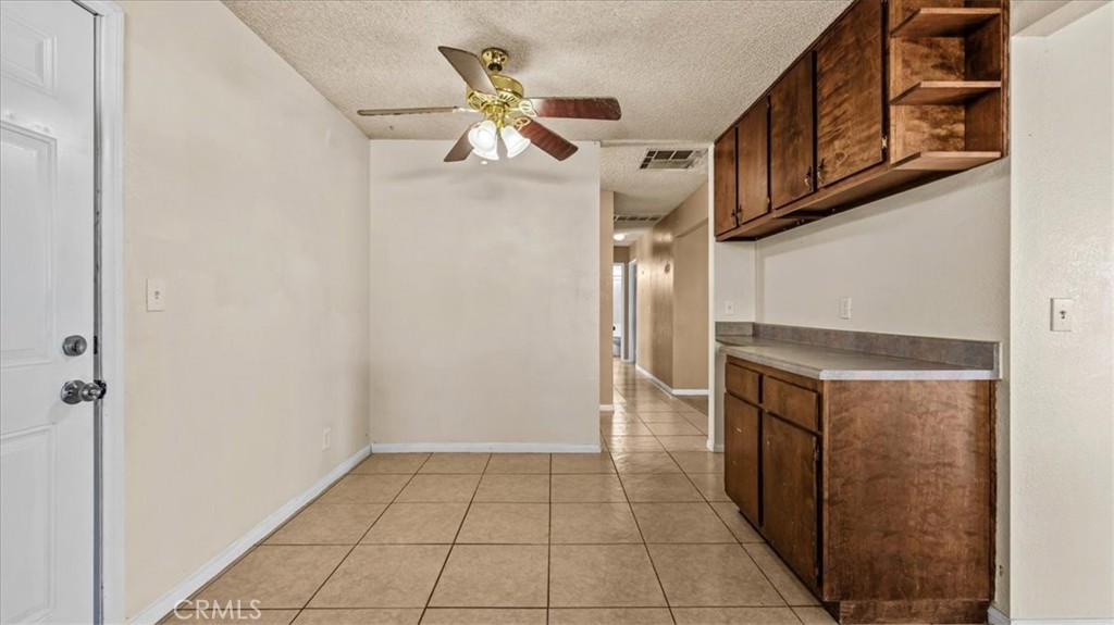 25607 Ash Road Barstow, CA 92311 - Photo 13 of 36 a view of a hallway