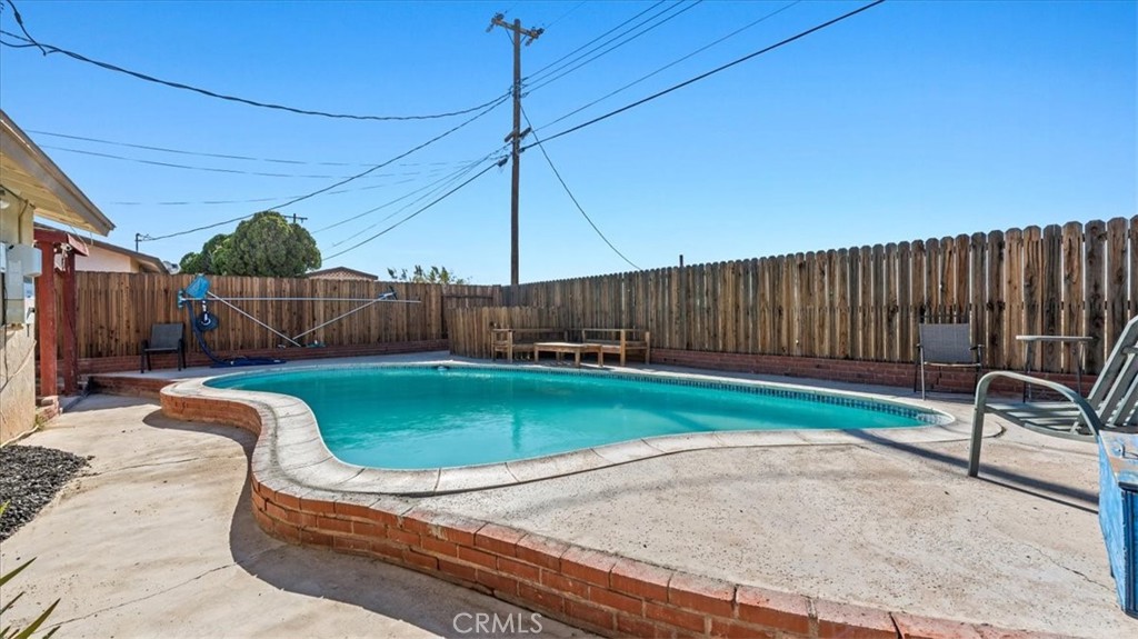 25607 Ash Road Barstow, CA 92311 - Photo 27 of 36 a view of a backyard with sitting area