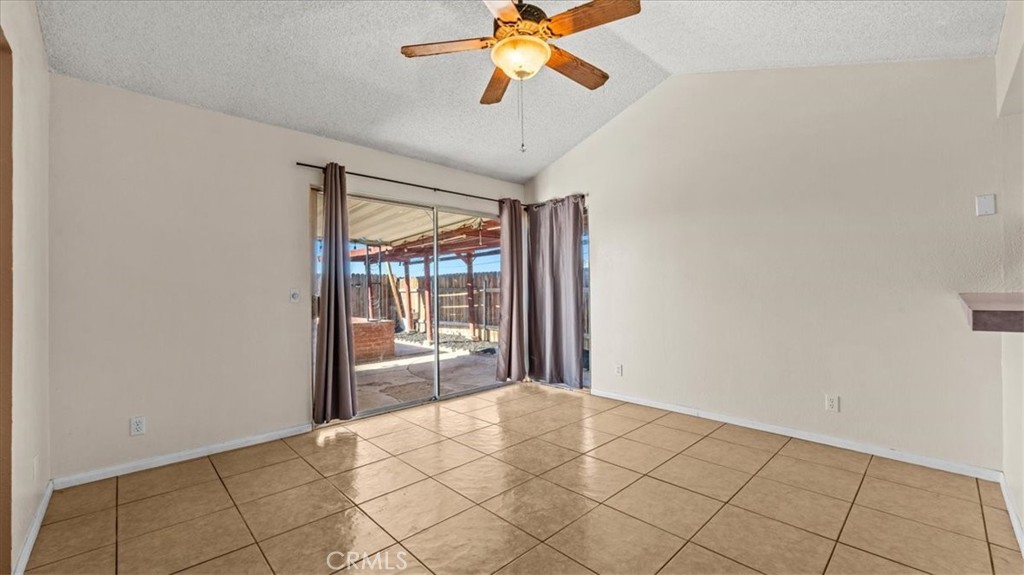 25607 Ash Road Barstow, CA 92311 - Photo 8 of 36 a view of an empty room and window