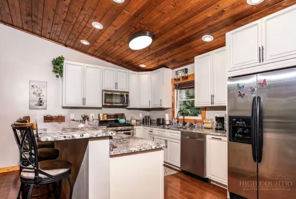 623 Wintergreen Drive Boone, NC 28607 - Photo 10 of 31