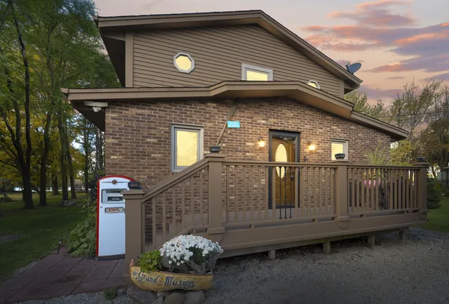 $550,000 | 8508 Fox River Road, Waterford, WI 53185