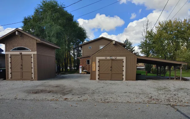 $550,000 | 8508 Fox River Road, Waterford, WI 53185