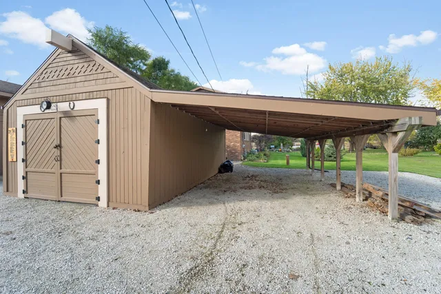 $550,000 | 8508 Fox River Road, Waterford, WI 53185