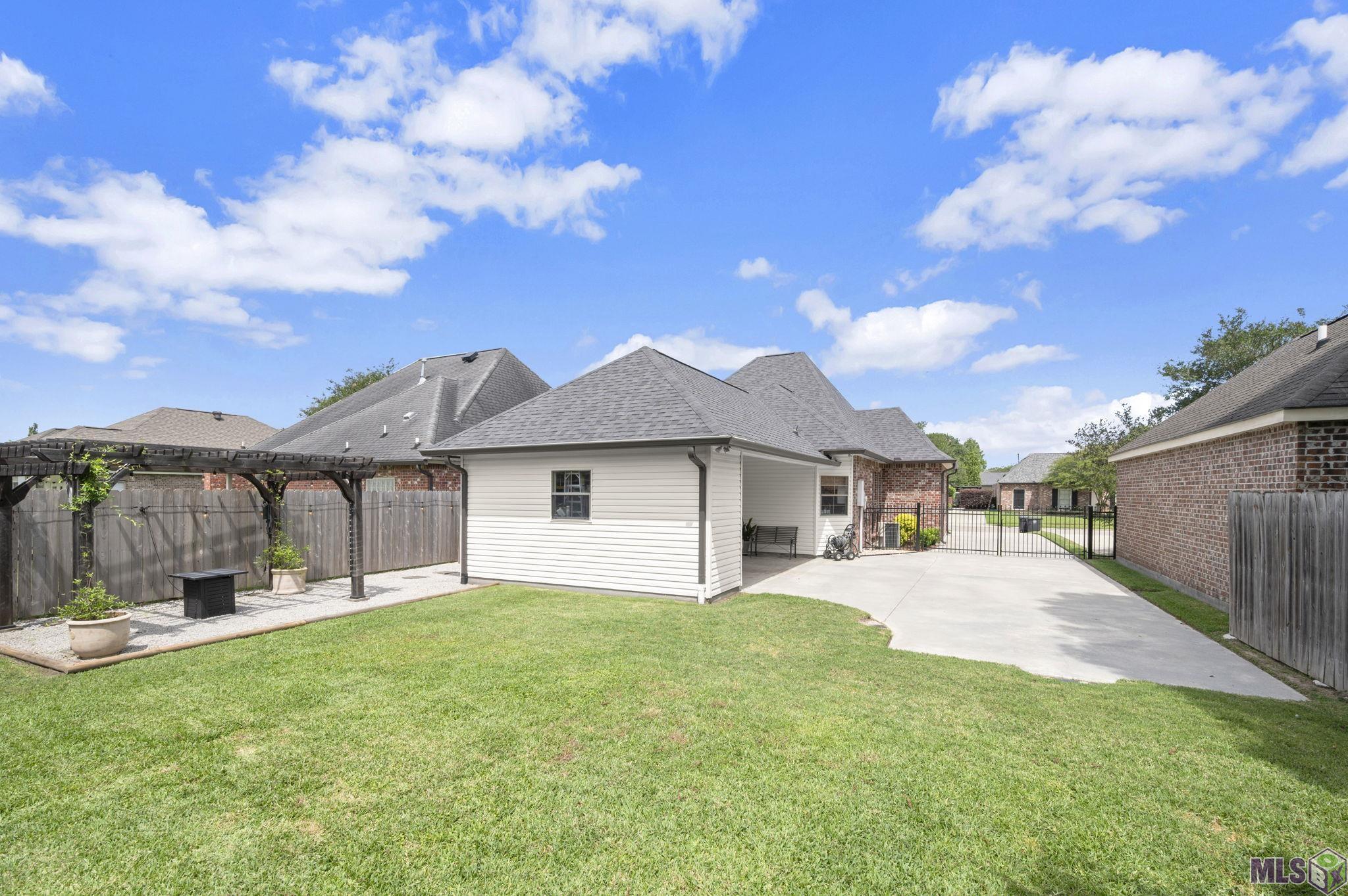 10170 Hillmont Avenue Baton Rouge, LA 70810 - Photo 3 of 5