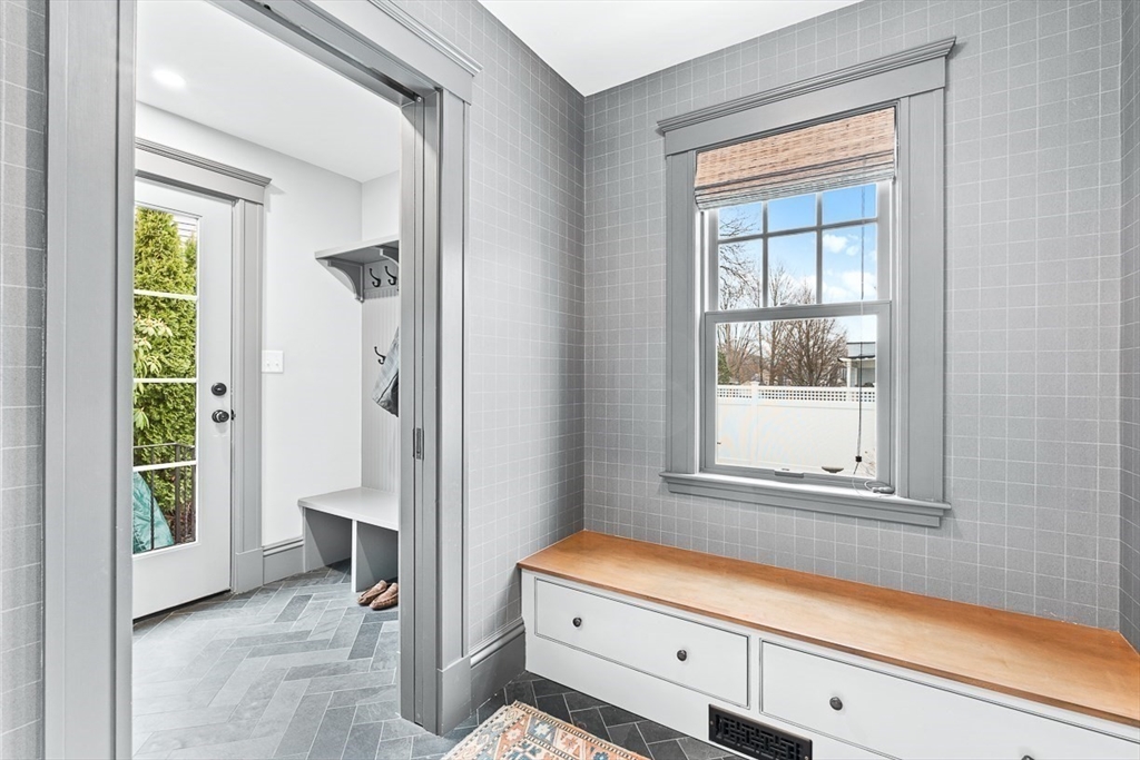 72 Stratford Road Melrose, MA 02176 - Photo 18 of 42