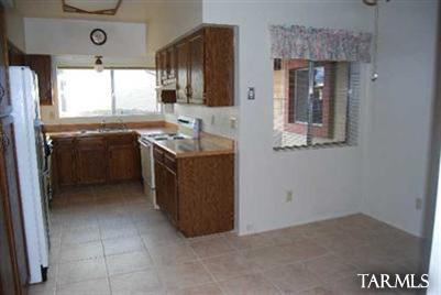 8166 East Rivenoak Drive Tucson, AZ 85715 - Photo 3 of 4