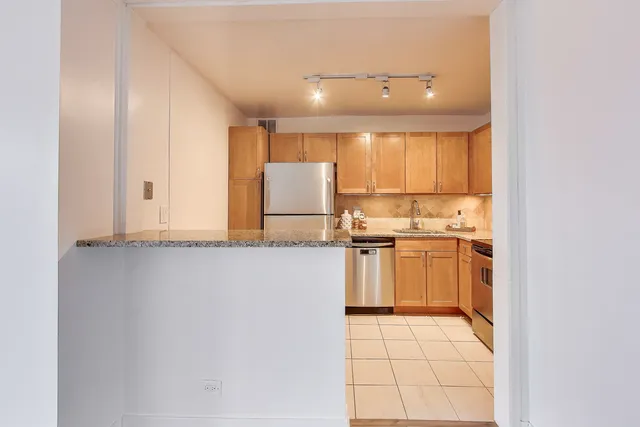 $2,500 | 655 West Irving Park Road, Unit 606, Chicago, IL 60613