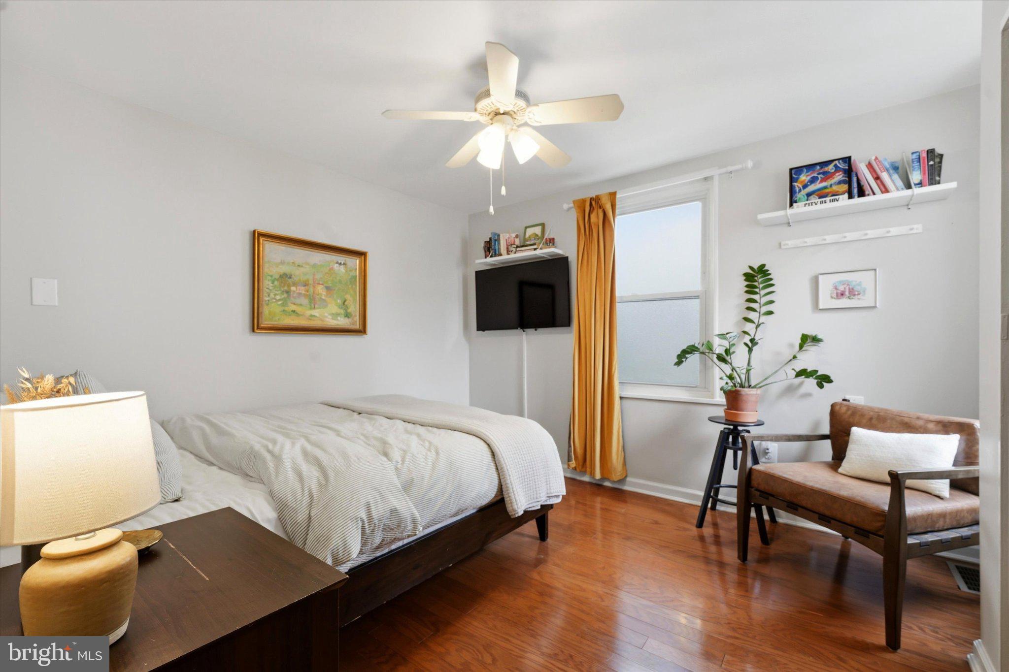 1233 East Colona Street Philadelphia, PA 19125 - Photo 21 of 25 Cozy retreat with natural light.