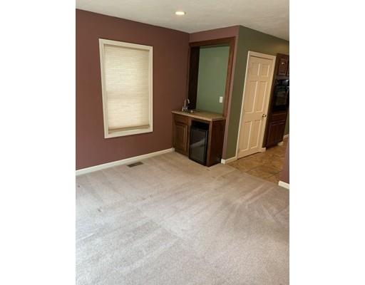 384 Bridle Path Worcester, MA 01604 - Photo 8 of 20 Gallery Image 8