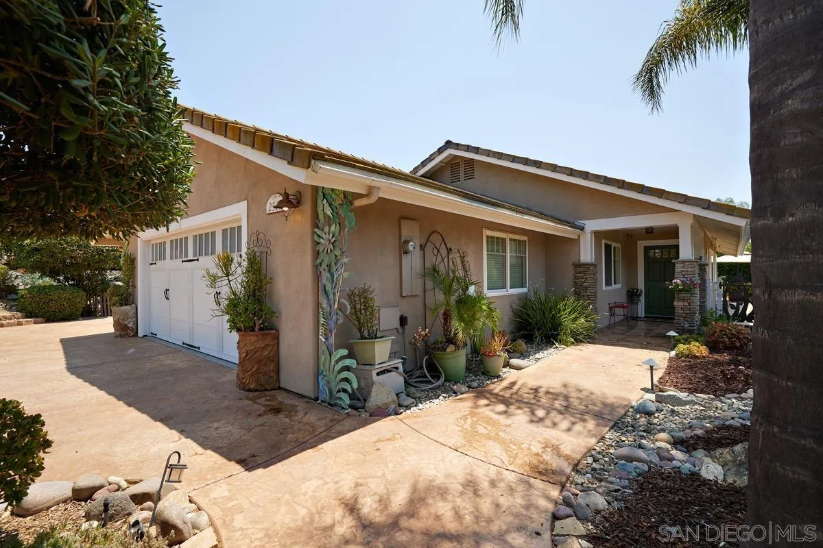 2516 Aqua Hill Road Fallbrook, CA 92028 - Photo 4 of 39 Gallery Image 4