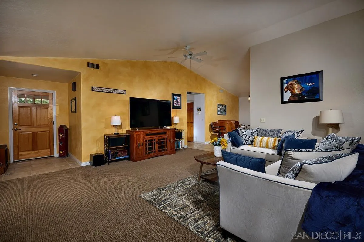 2516 Aqua Hill Road Fallbrook, CA 92028 - Photo 8 of 39 Gallery Image 8