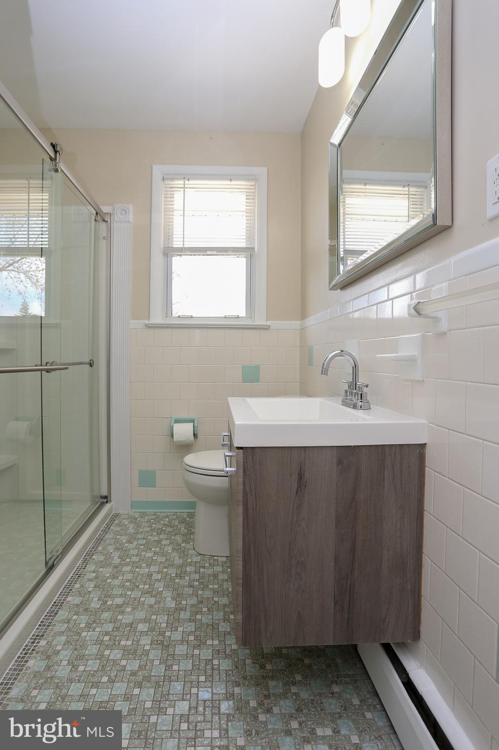 6410 Chell Road Columbia, MD 21044 - Photo 14 of 39 Updated Hallway Full Bathroom