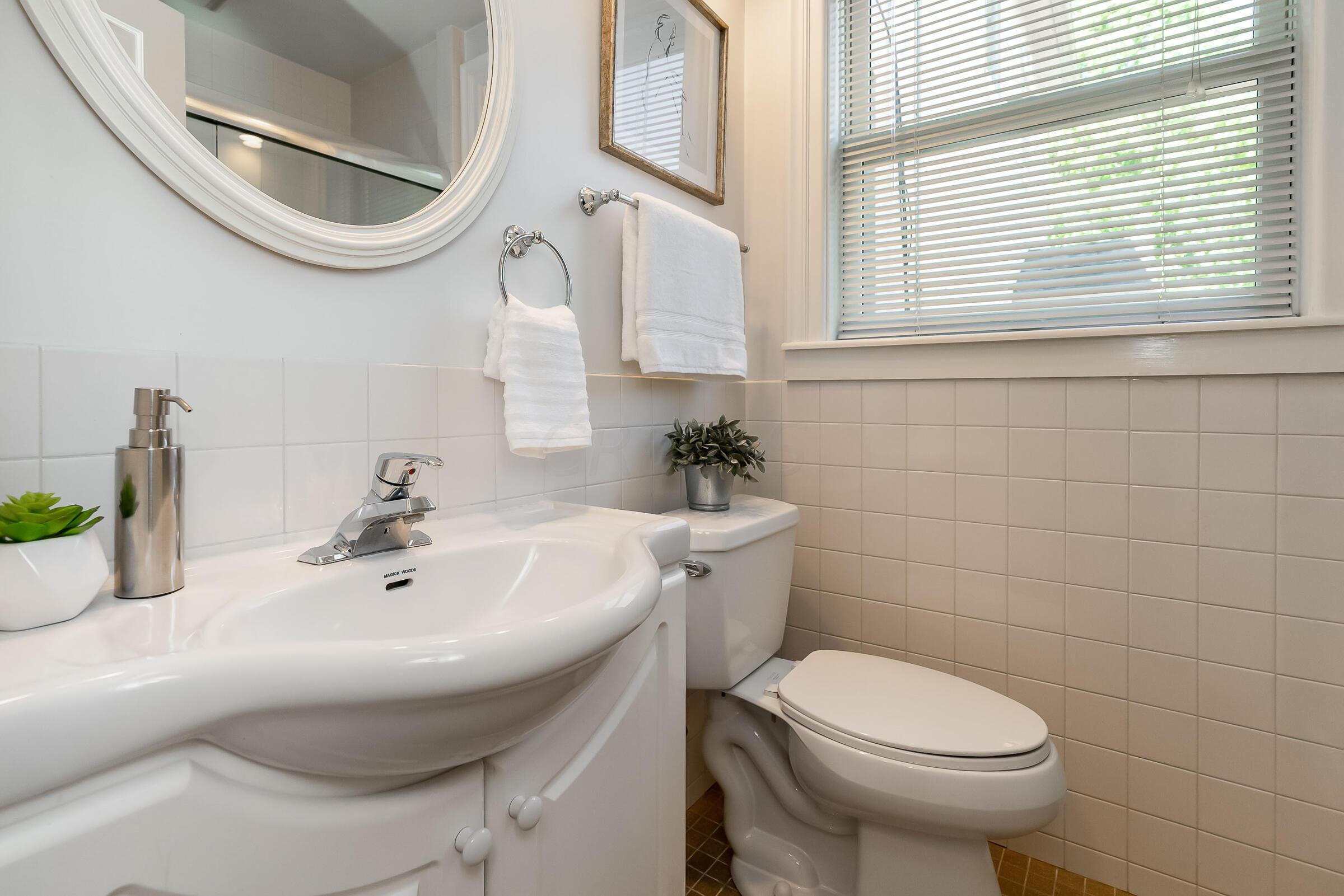 2176 Zollinger Road Columbus, OH 43221 - Photo 30 of 42 First Floor Full Bath