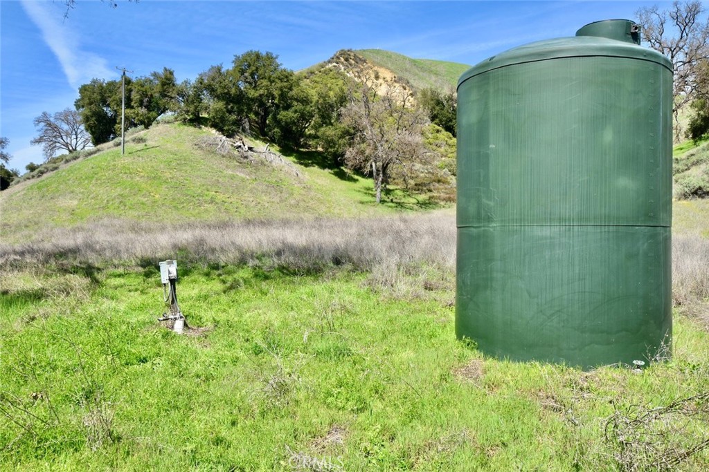 74921 Copperhead Road Bradley, CA 93426 - Photo 6 of 20 a view of a garden