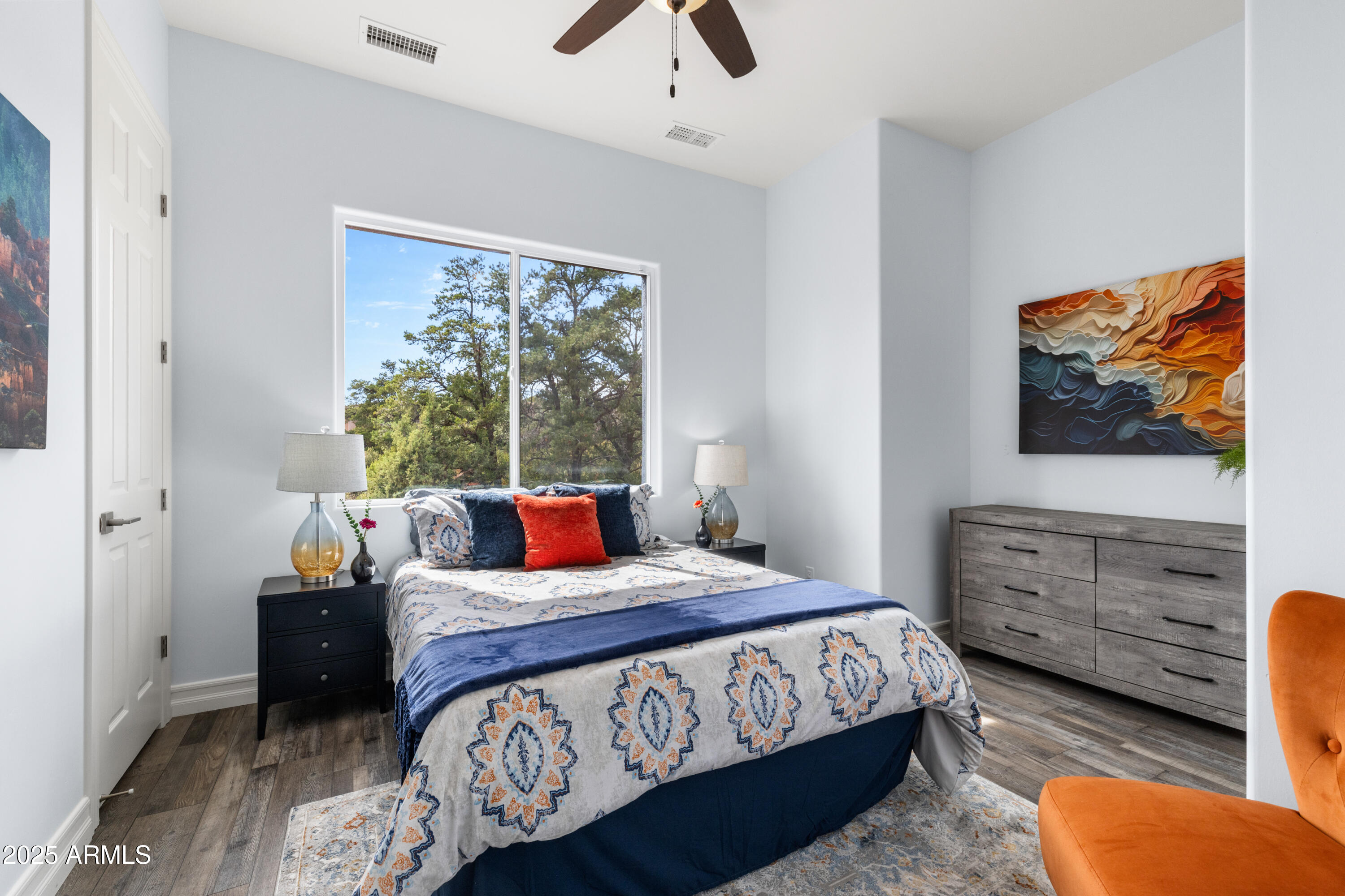 10 Ho Hum Circle Sedona, AZ 86351 - Photo 40 of 48 a bedroom with a bed and a dresser