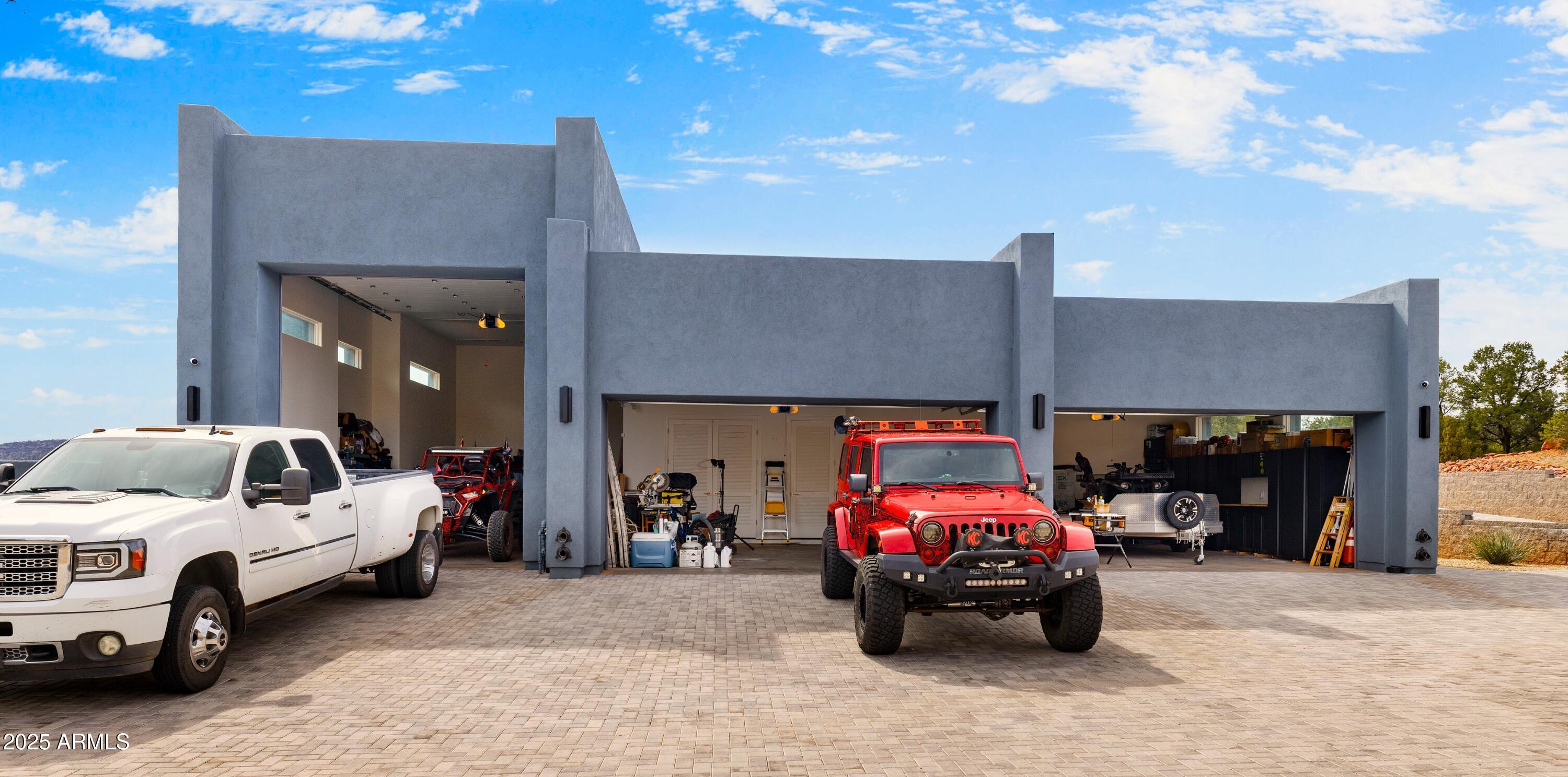 10 Ho Hum Circle Sedona, AZ 86351 - Photo 4 of 48 a view of a cars parking lot