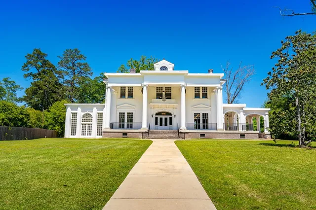 $1,095,000 | 412 Storm Avenue, Brookhaven, MS 39601