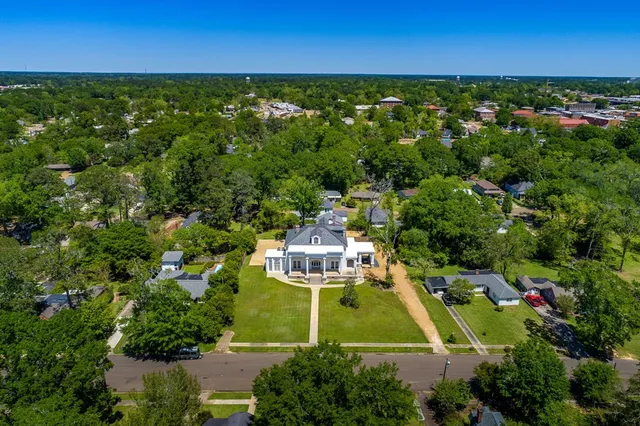 $1,095,000 | 412 Storm Avenue, Brookhaven, MS 39601