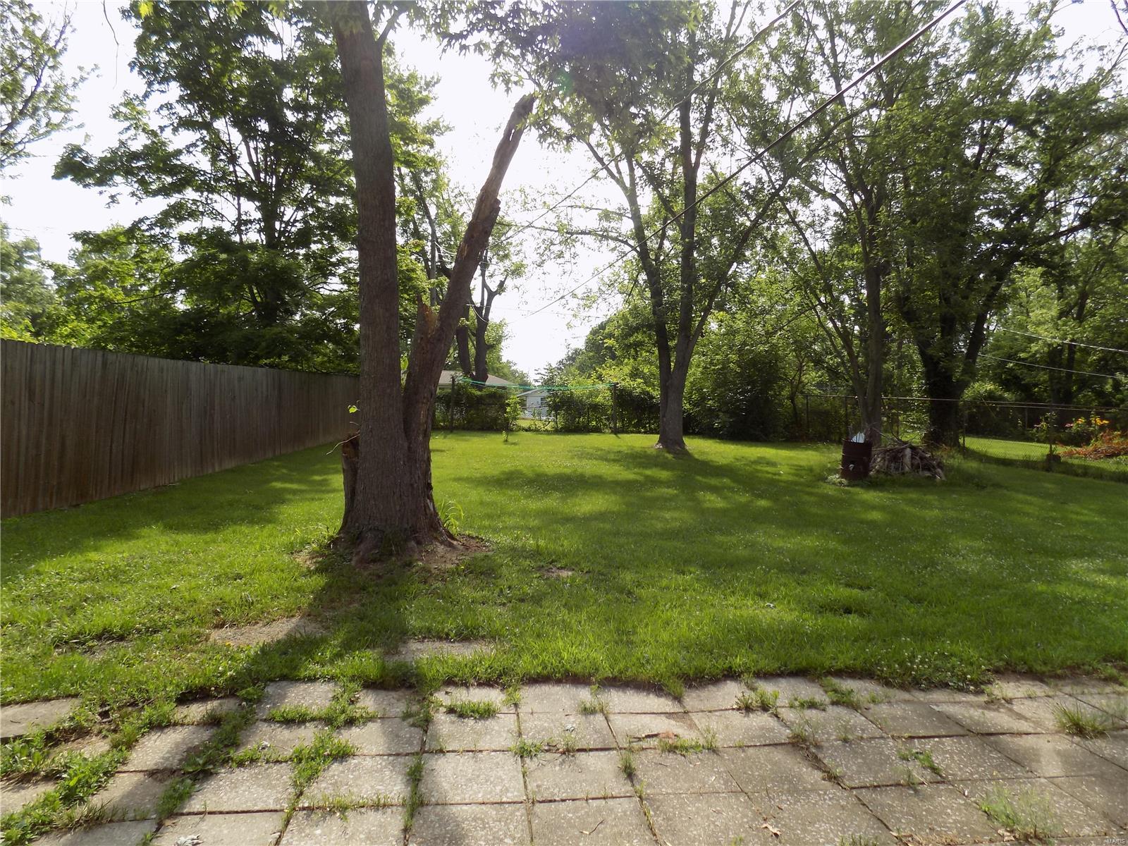 5209 Pine Ridge Drive Godfrey, IL 62035 - Photo 13 of 15 Gallery Image 13