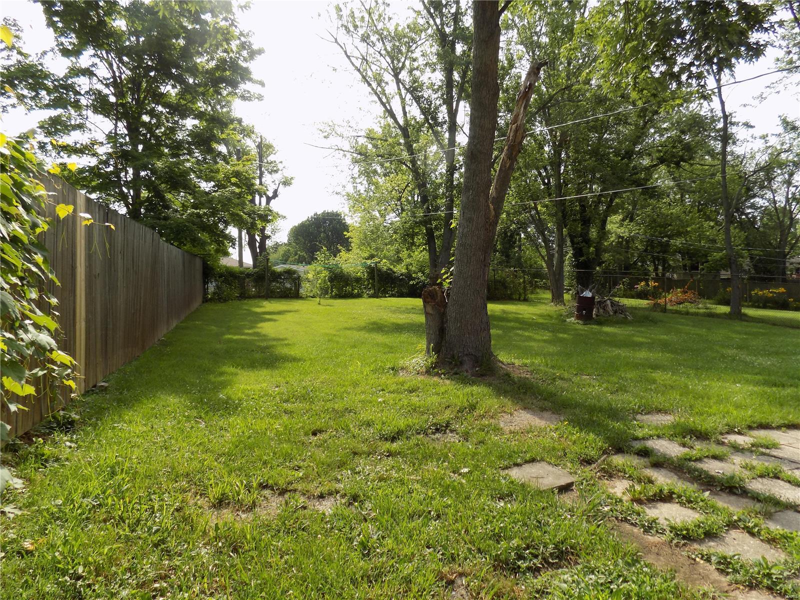 5209 Pine Ridge Drive Godfrey, IL 62035 - Photo 14 of 15 Gallery Image 14