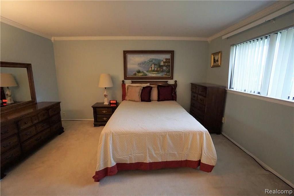 1098 Paddington Road Canton, MI 48187 - Photo 30 of 35