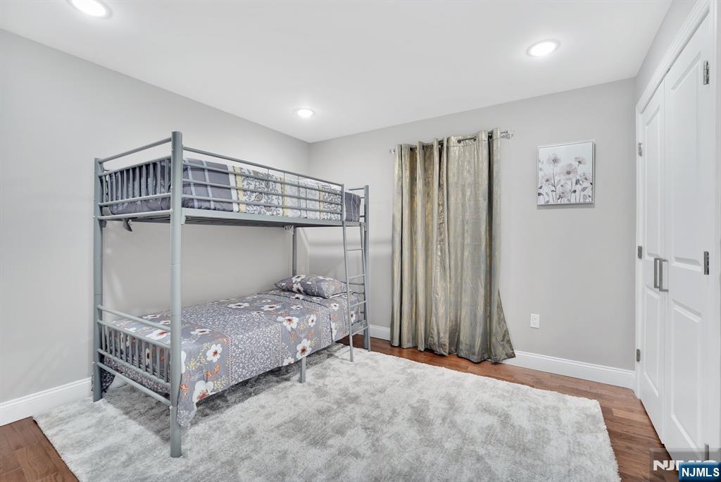 225 South 9th Street Newark, NJ 07103 - Photo 14 of 35 a bedroom with a bed and a window