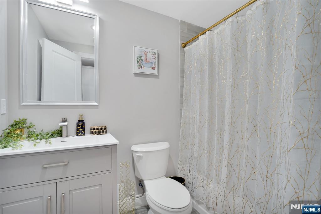 225 South 9th Street Newark, NJ 07103 - Photo 18 of 35 a bathroom with a toilet a sink and a mirror