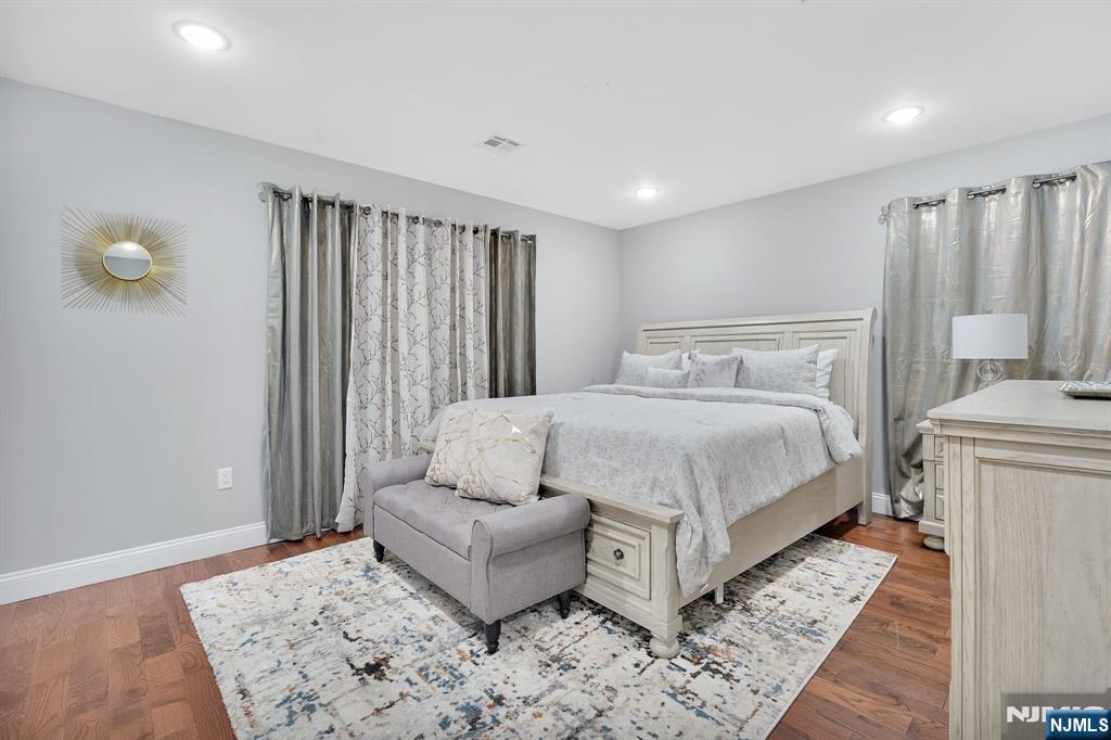 225 South 9th Street Newark, NJ 07103 - Photo 26 of 35 a bedroom with bed and a couch