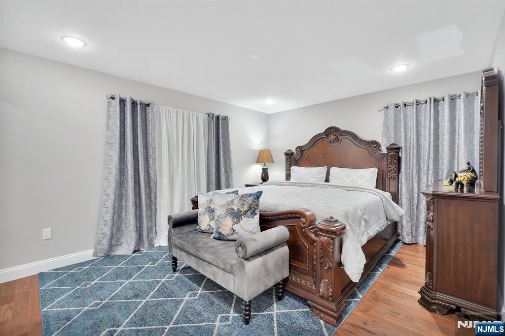 225 South 9th Street Newark, NJ 07103 - Photo 30 of 35 a bedroom with a bed and a window