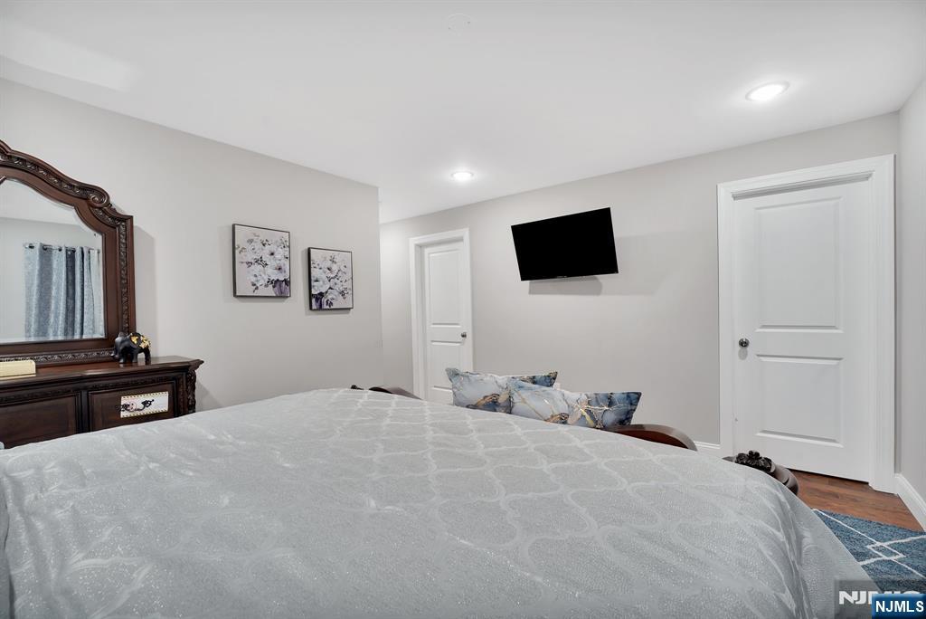 225 South 9th Street Newark, NJ 07103 - Photo 31 of 35 a bedroom with a bed and a flat screen tv