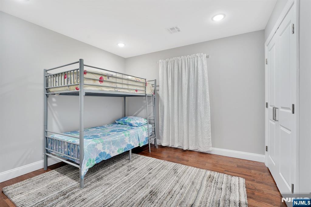 225 South 9th Street Newark, NJ 07103 - Photo 32 of 35 a bedroom with a bed and a window