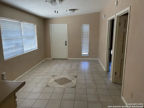 $1,050 | 567 Gilbert Lane, Unit 2, San Antonio, TX 78213