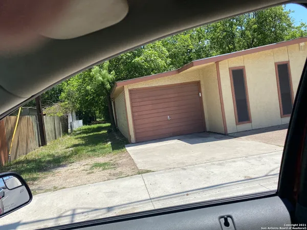 $1,050 | 567 Gilbert Lane, Unit 2, San Antonio, TX 78213