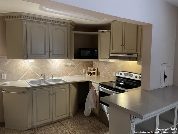 $1,050 | 567 Gilbert Lane, Unit 2, San Antonio, TX 78213