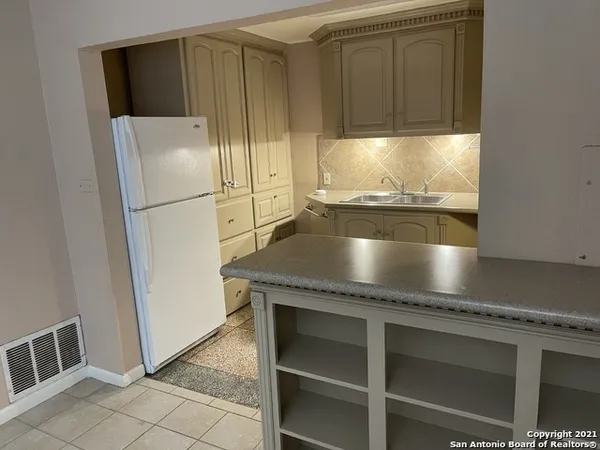 $1,050 | 567 Gilbert Lane, Unit 2, San Antonio, TX 78213
