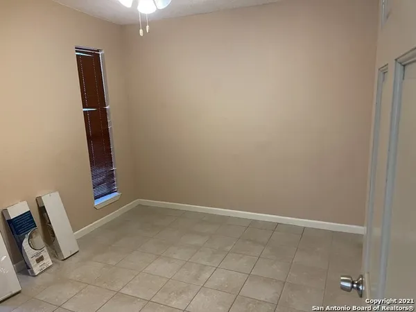 $1,050 | 567 Gilbert Lane, Unit 2, San Antonio, TX 78213