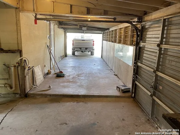 $1,050 | 567 Gilbert Lane, Unit 2, San Antonio, TX 78213