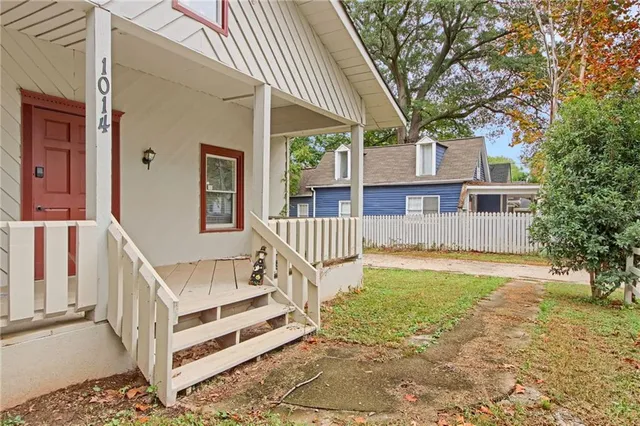 front view of house with a yard