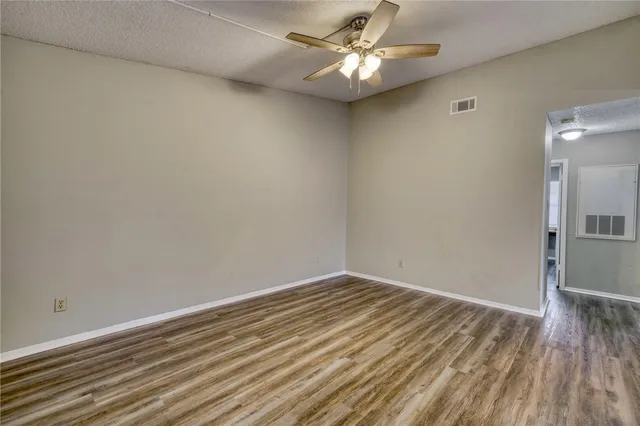 $1,050 | 707 Wellesley Court, Unit B, College Station, TX 77840