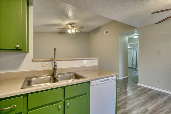 $1,050 | 707 Wellesley Court, Unit B, College Station, TX 77840