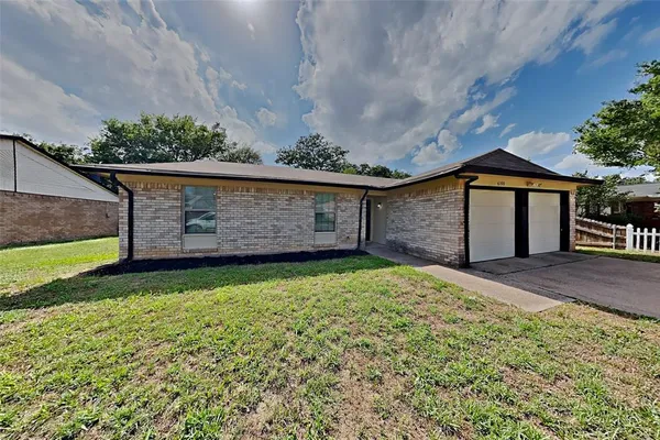 $1,975 | 6100 Springwood Drive, Arlington, TX 76001