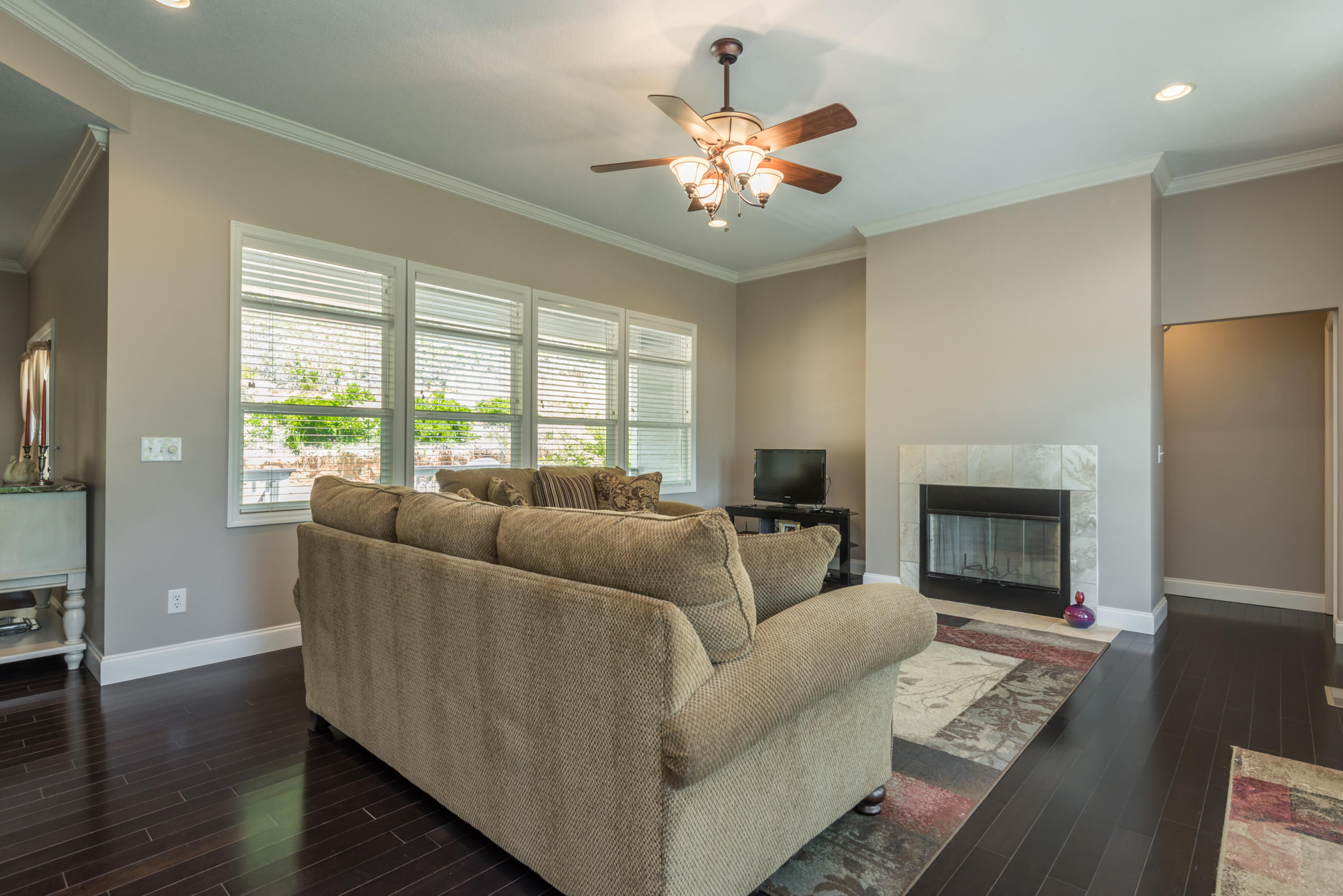 757 Three Point Road Vonore, TN 37885 - Photo 5 of 33 Living Room