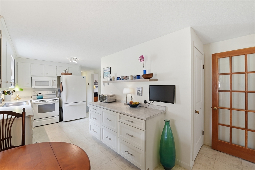 37 River Road Deerfield, MA 01373 - Photo 6 of 29