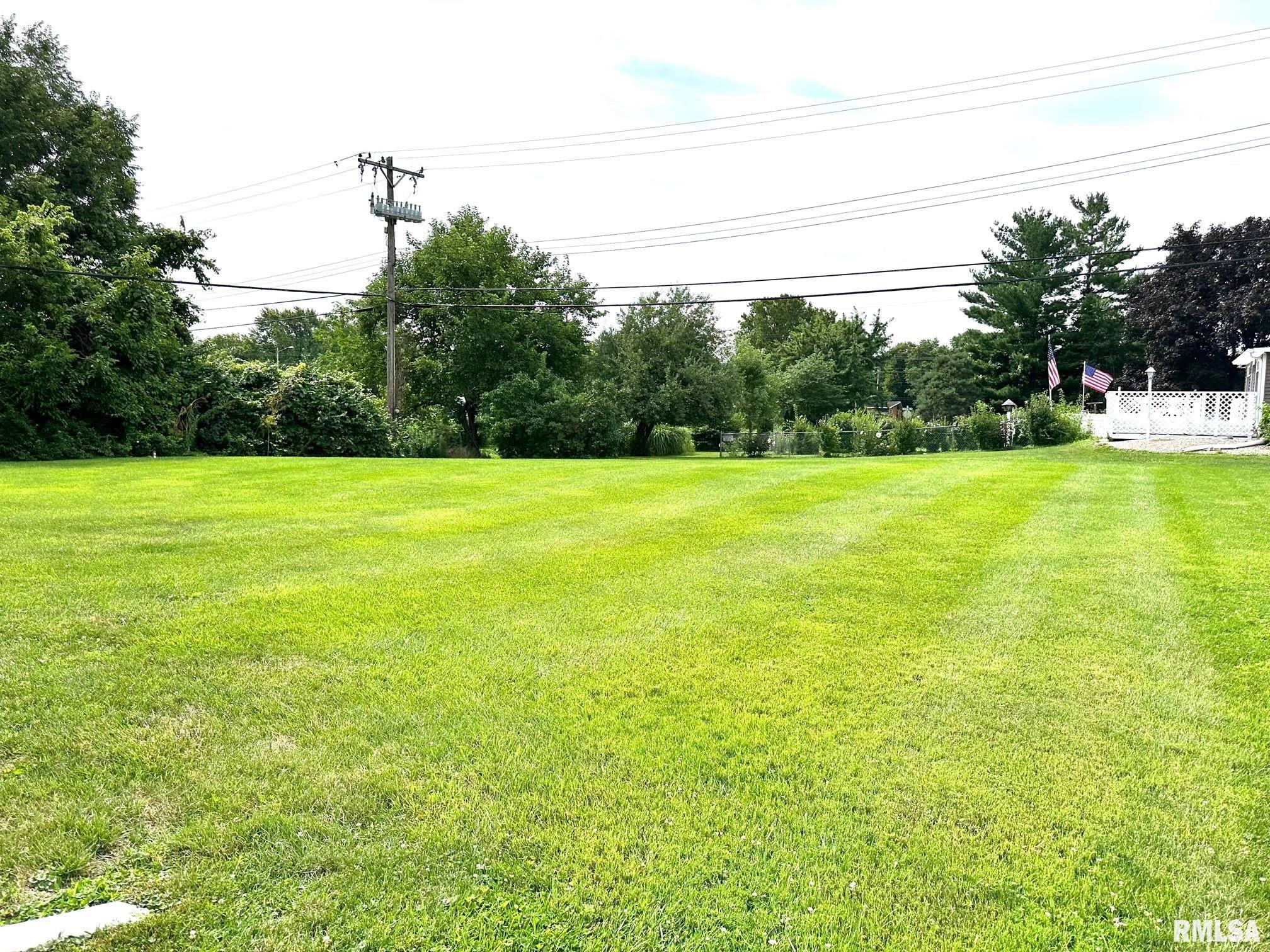 2404 Blackhawk Road Springfield, IL 62702 - Photo 3 of 20
