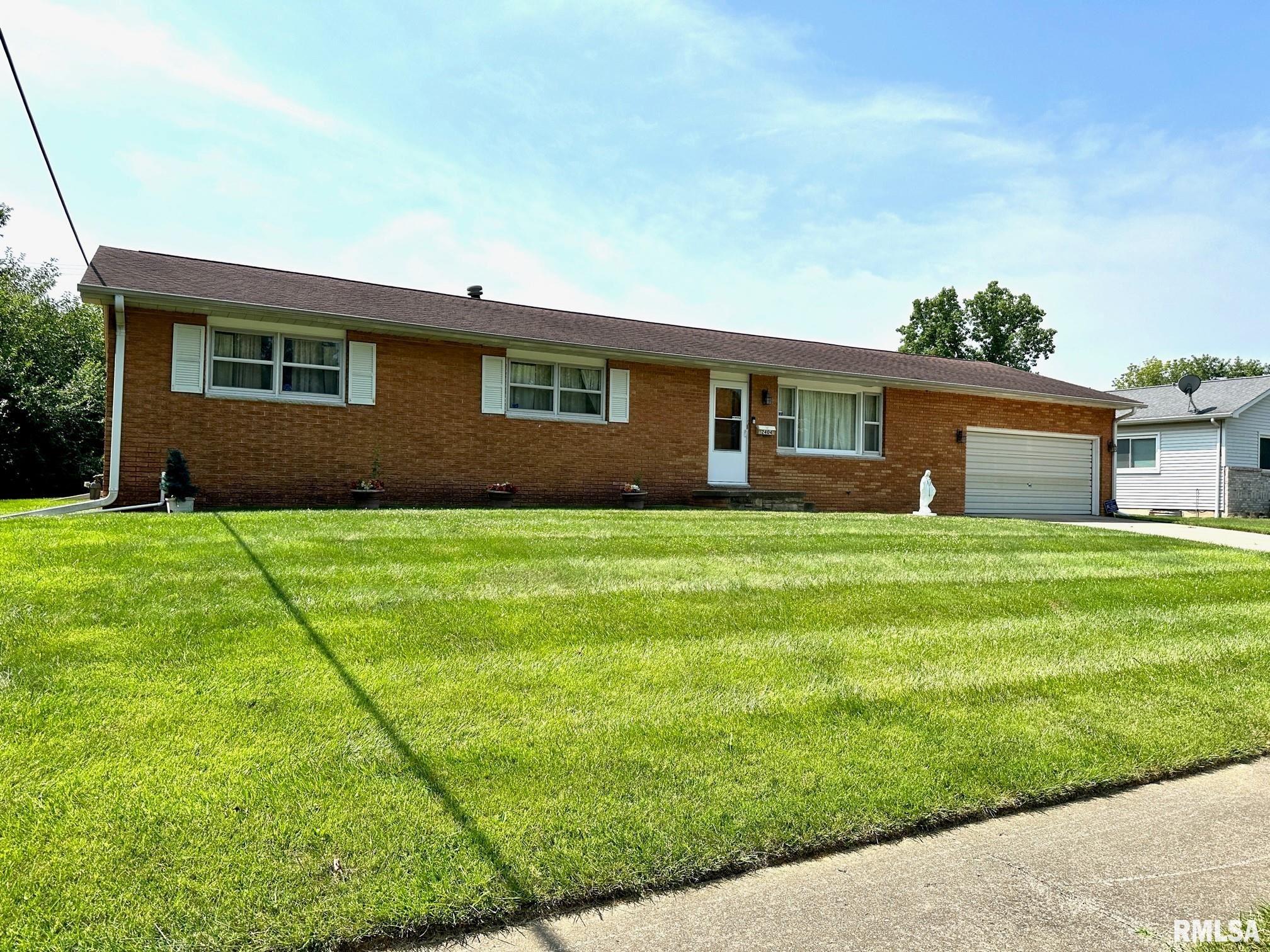 2404 Blackhawk Road Springfield, IL 62702 - Photo 4 of 20
