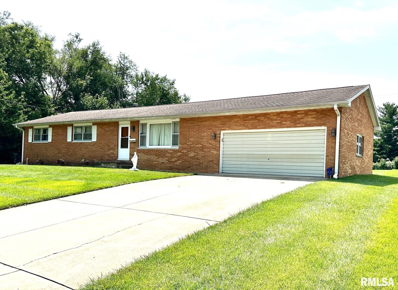 2404 Blackhawk Road Springfield, IL 62702 - Photo 5 of 20