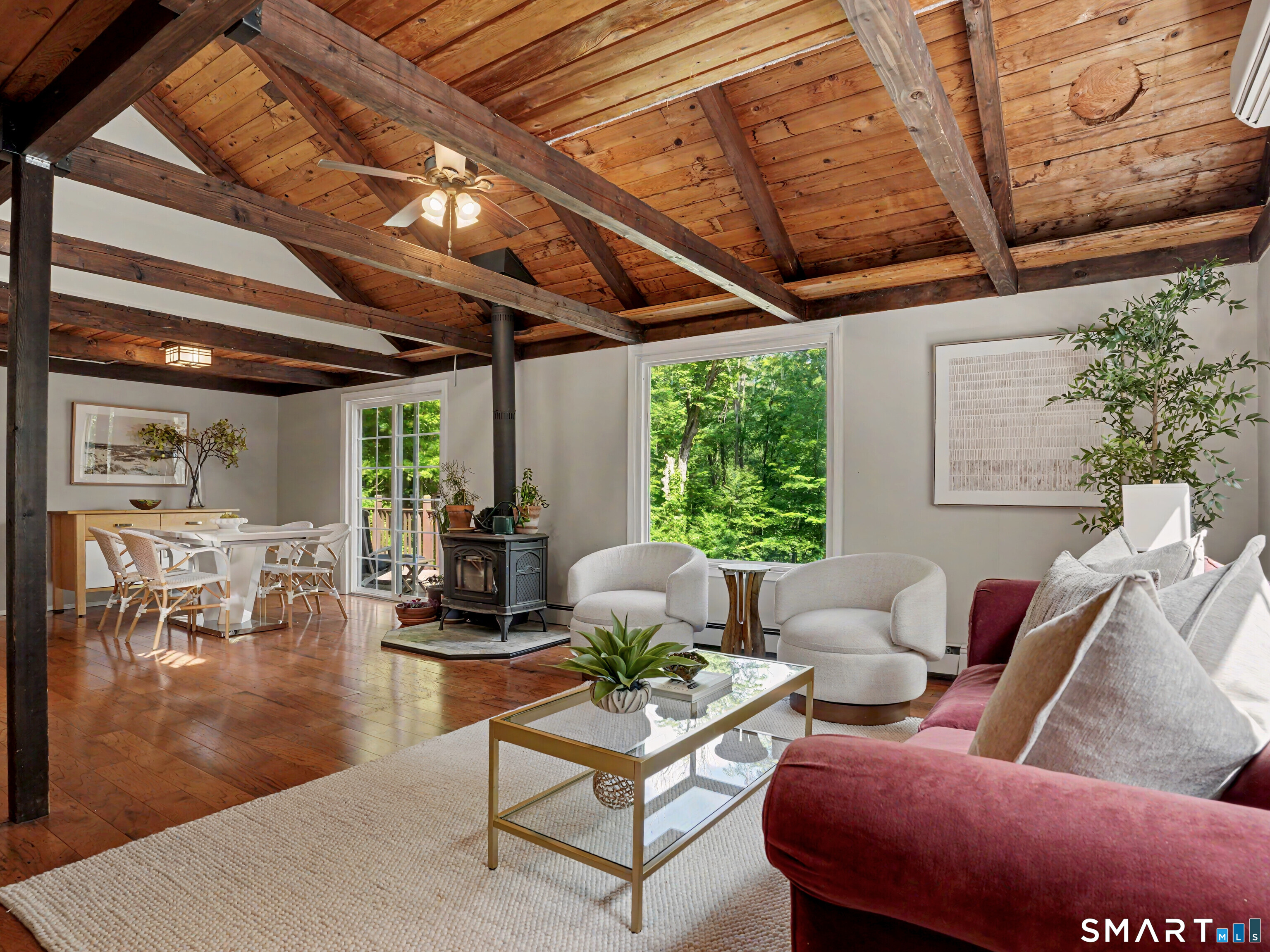 252 Bennetts Farm Road Ridgefield, CT 06877 - Photo 6 of 40 Again, the soaring cathedral ceilings open up the main floor beautifully