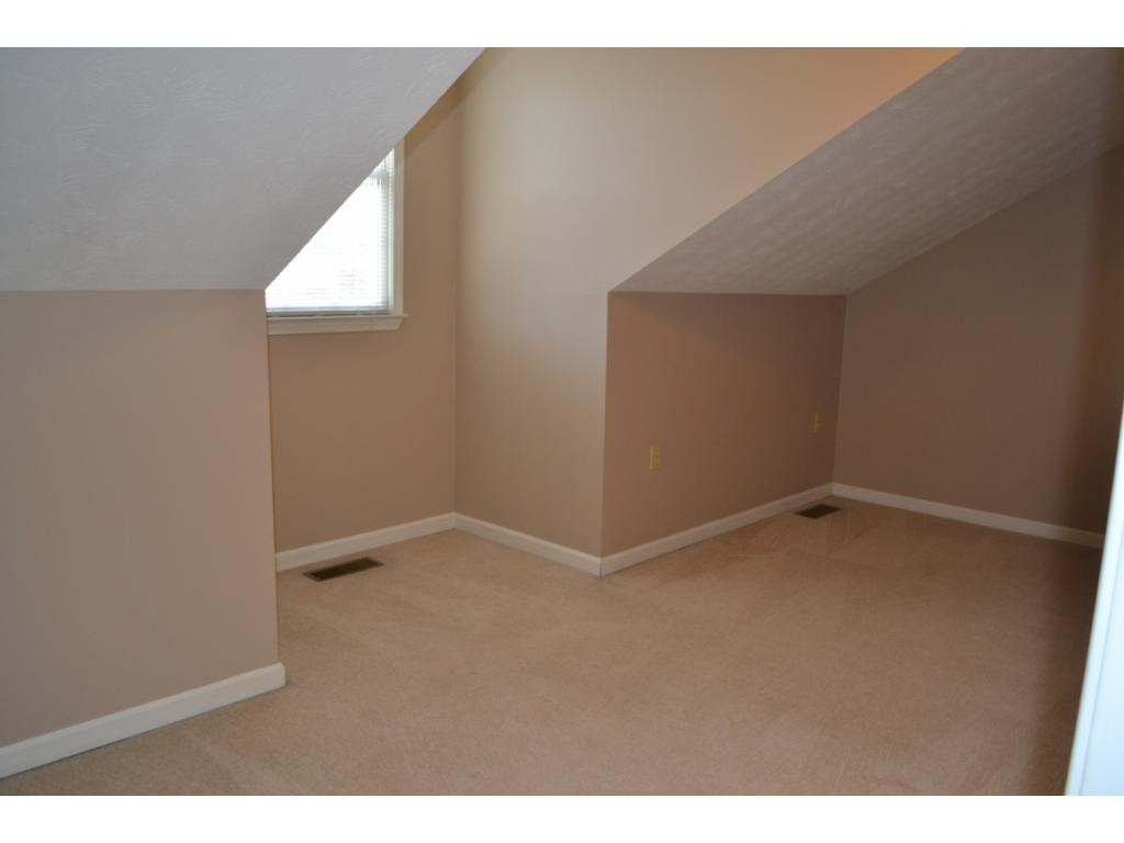 547 Hickory Road, Unit 547 Bristol, TN 37620 - Photo 13 of 15 Third Bedroom